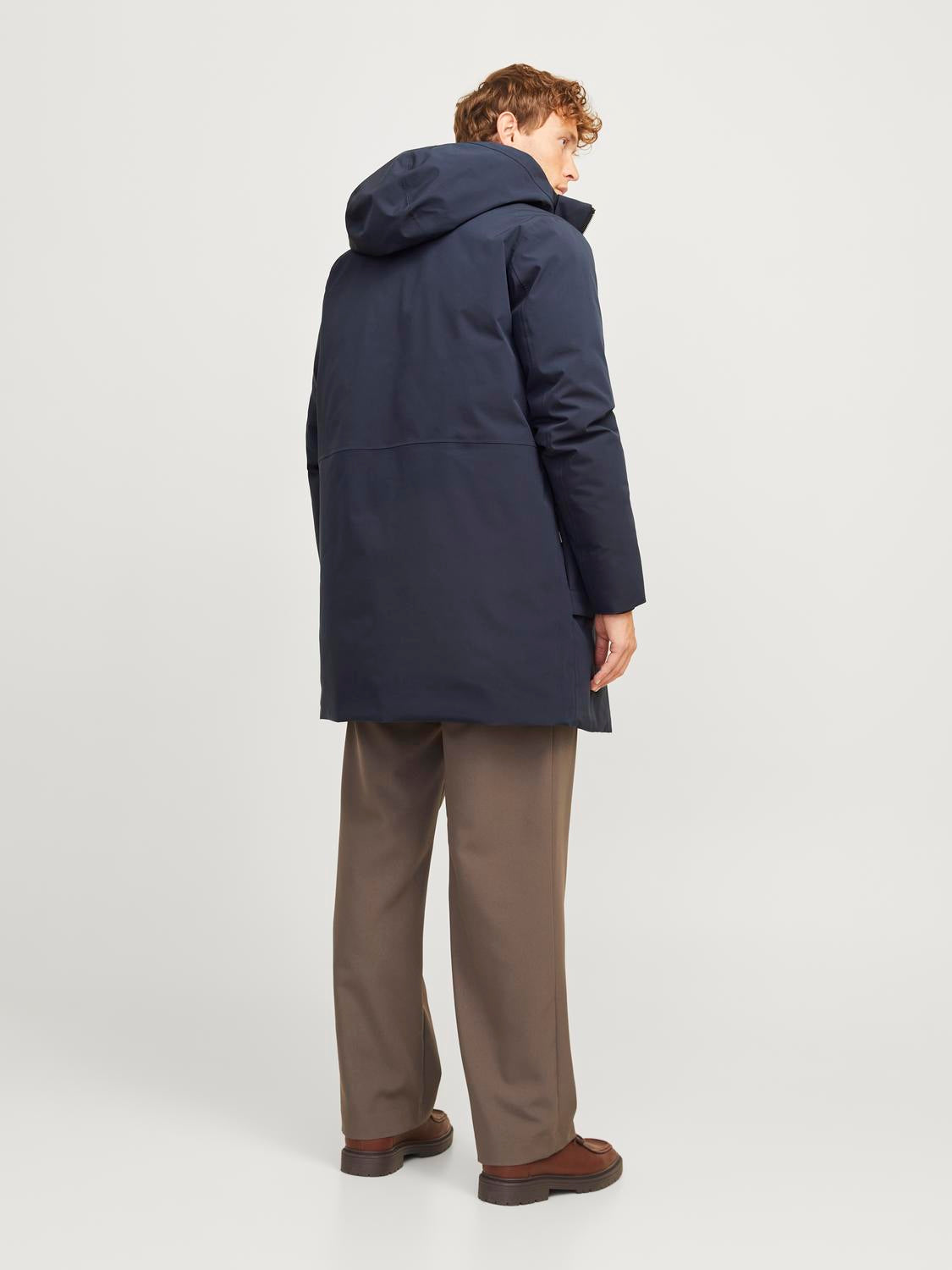 model_shot-back
