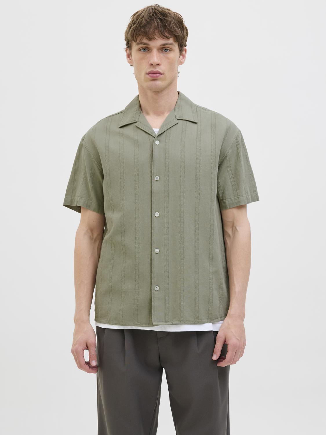 model_shot-front
