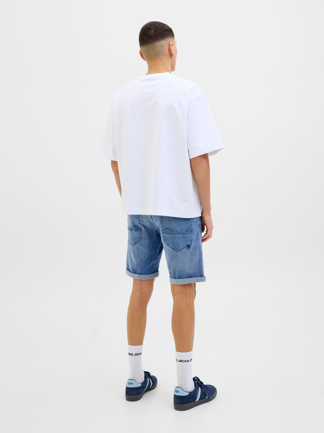 model_shot-back