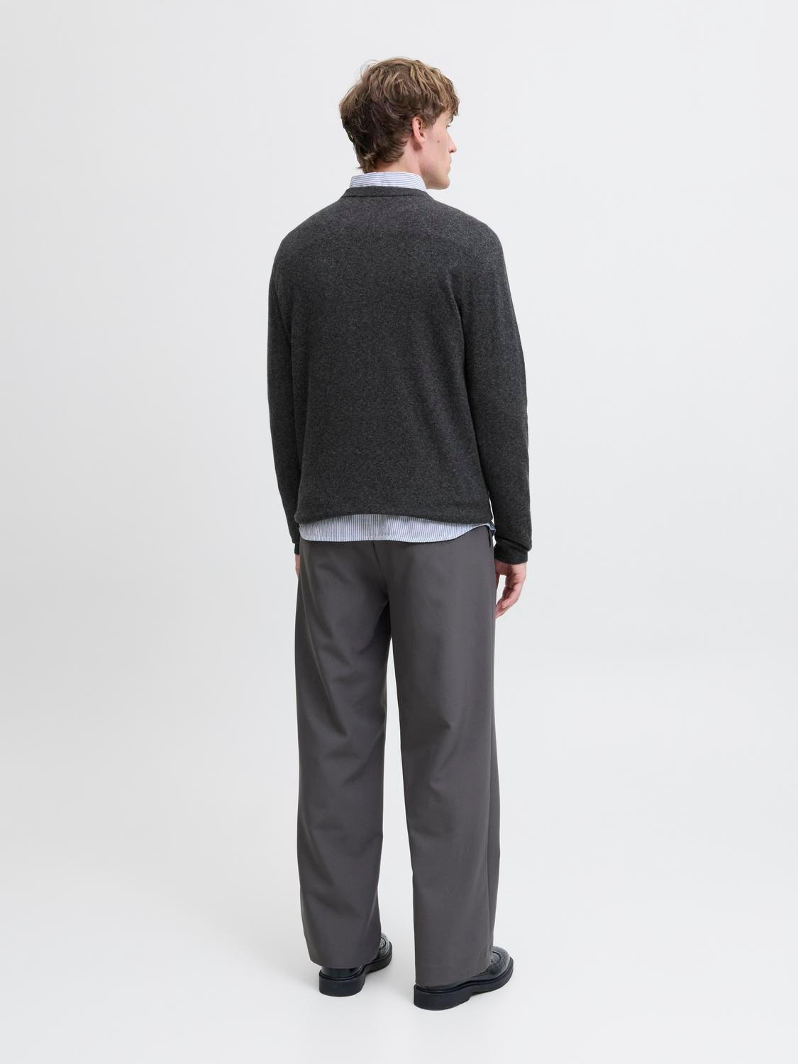 model_shot-back