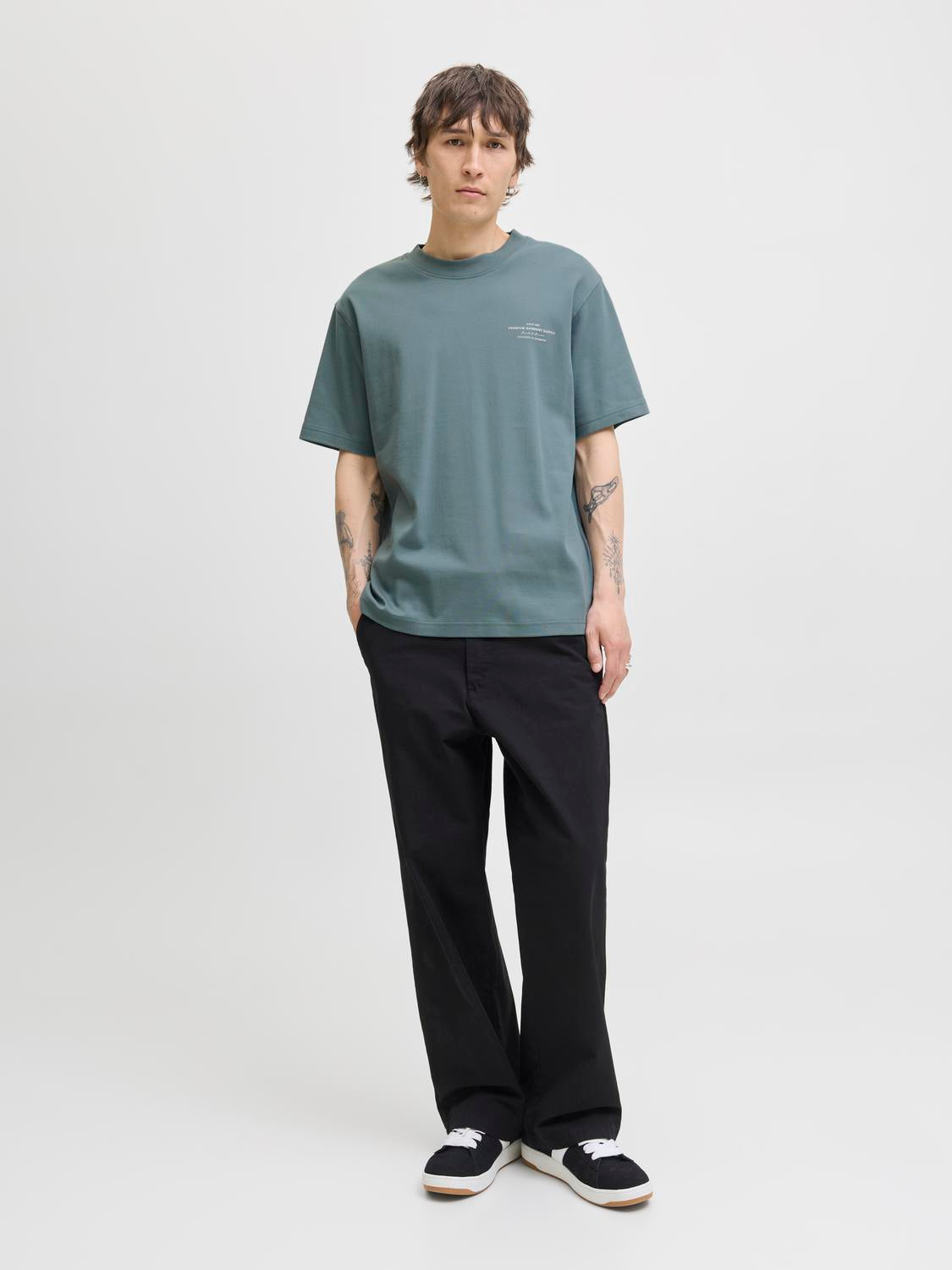model_shot-front_full