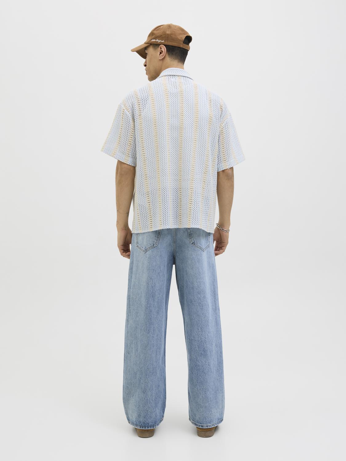 model_shot-back