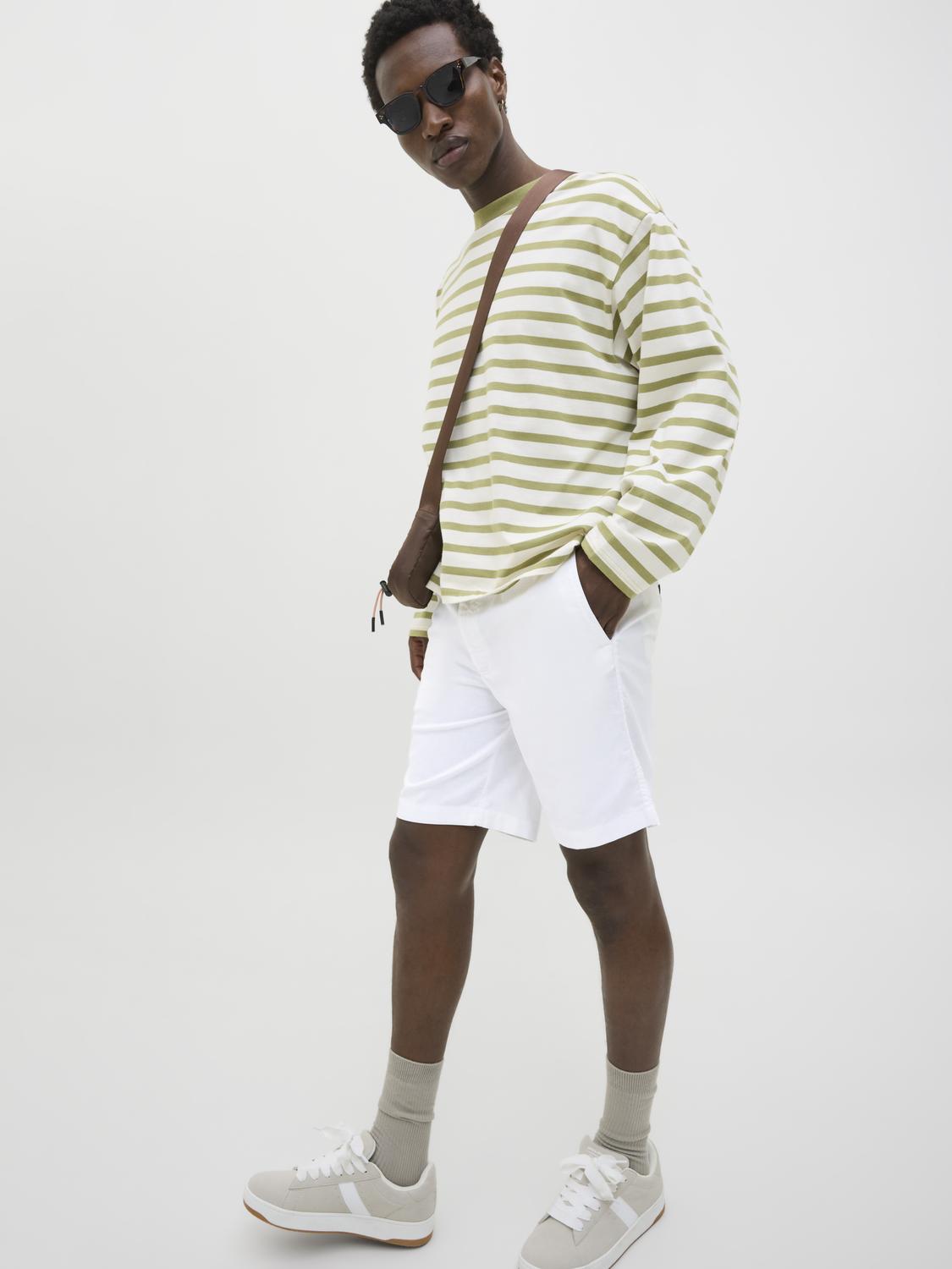 model_shot-creative