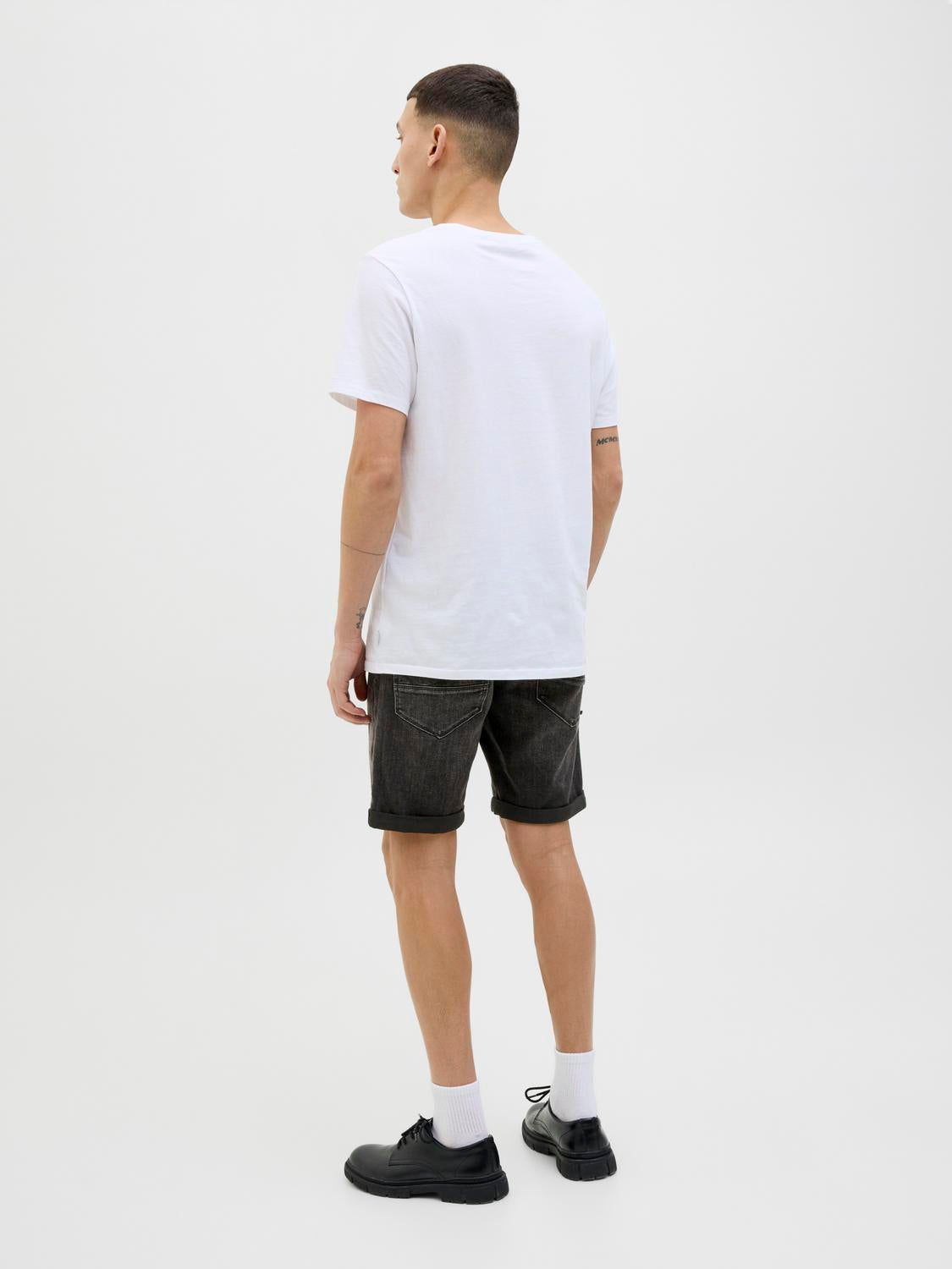 model_shot-back