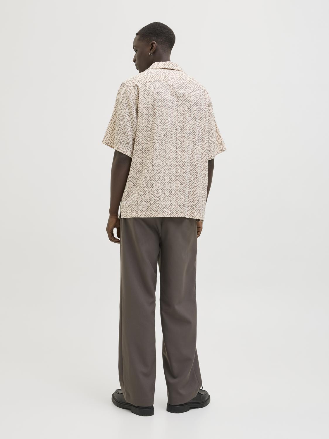model_shot-back