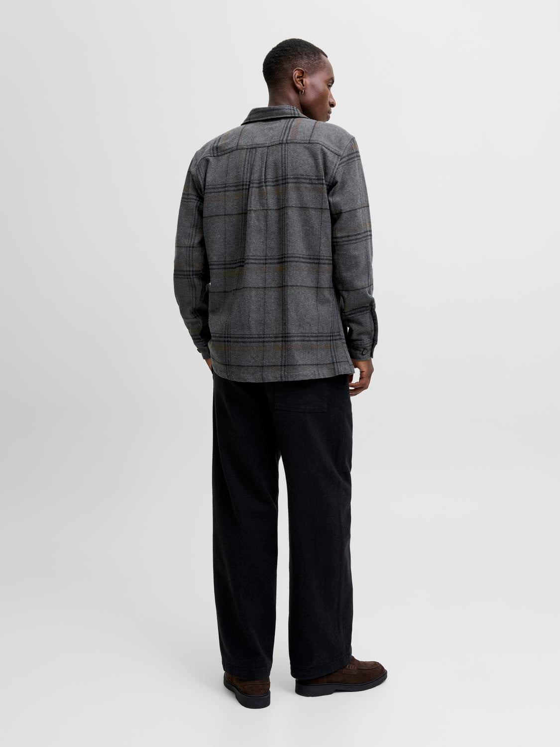 model_shot-back