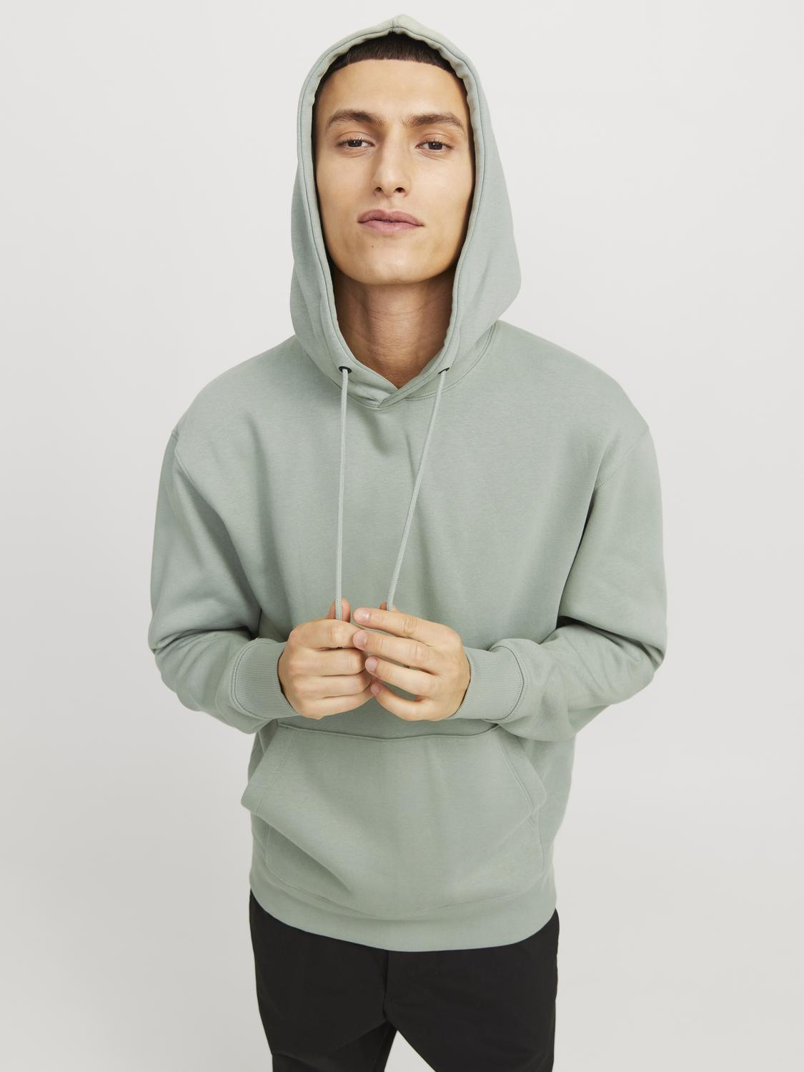 model_shot-creative