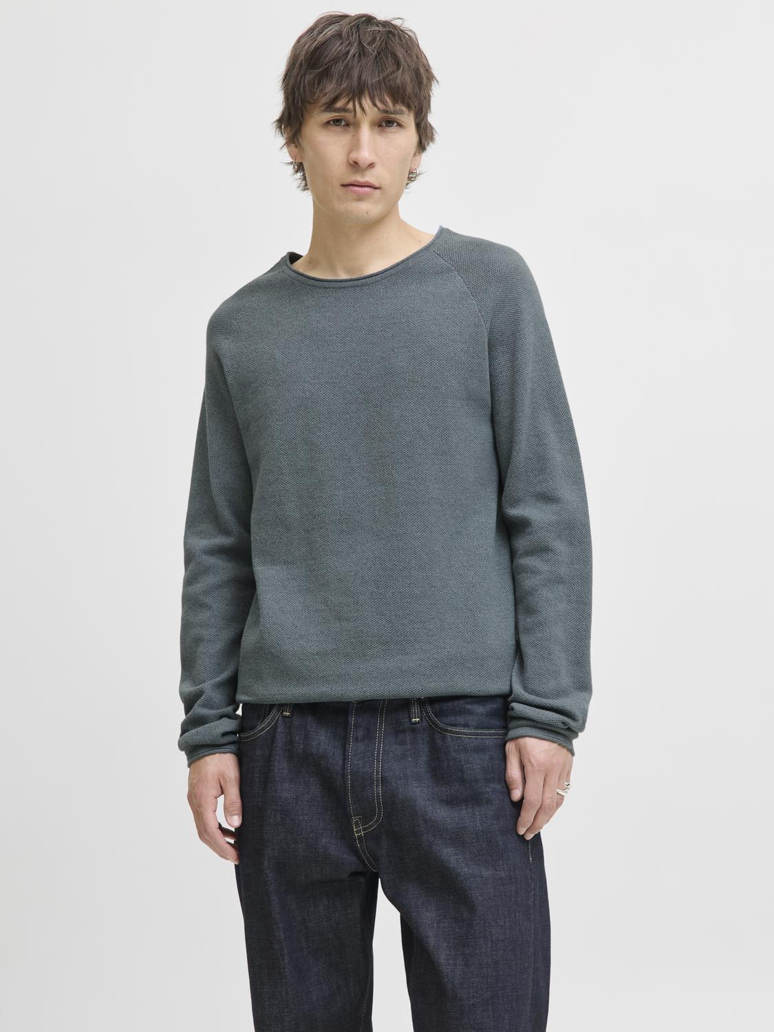 model_shot-front