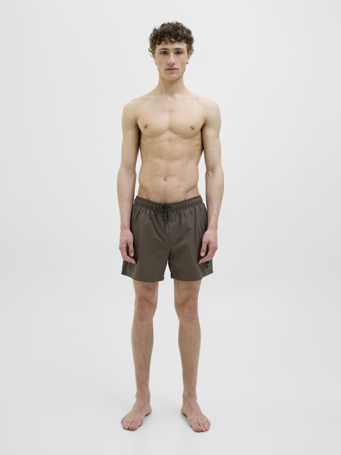 model_shot-front_full