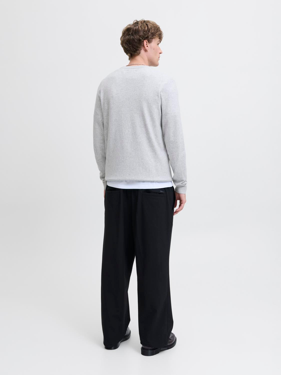 model_shot-back