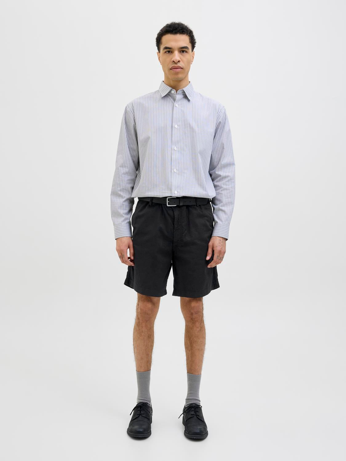 model_shot-front_full