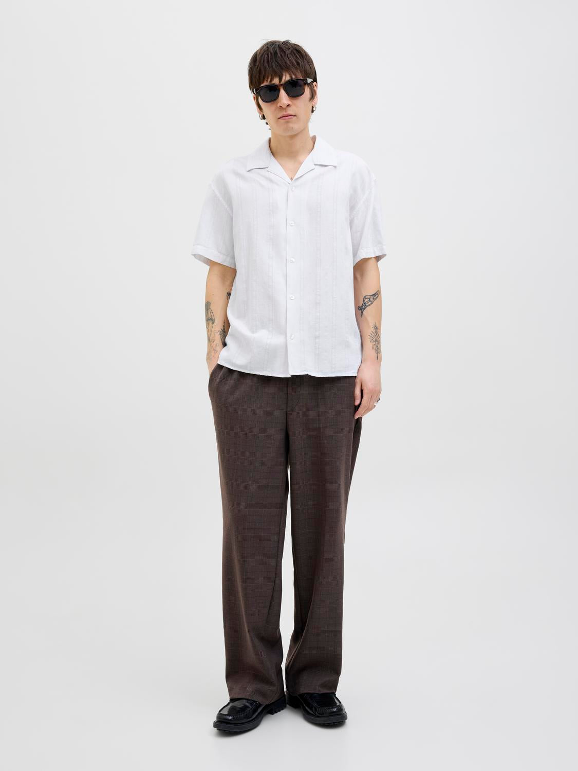 model_shot-front_full