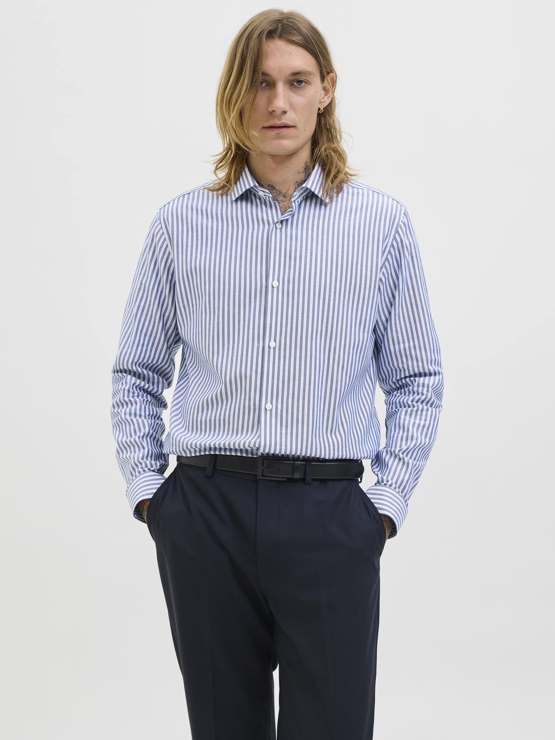 model_shot-front