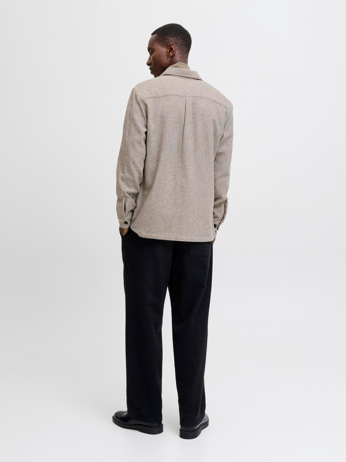 model_shot-back