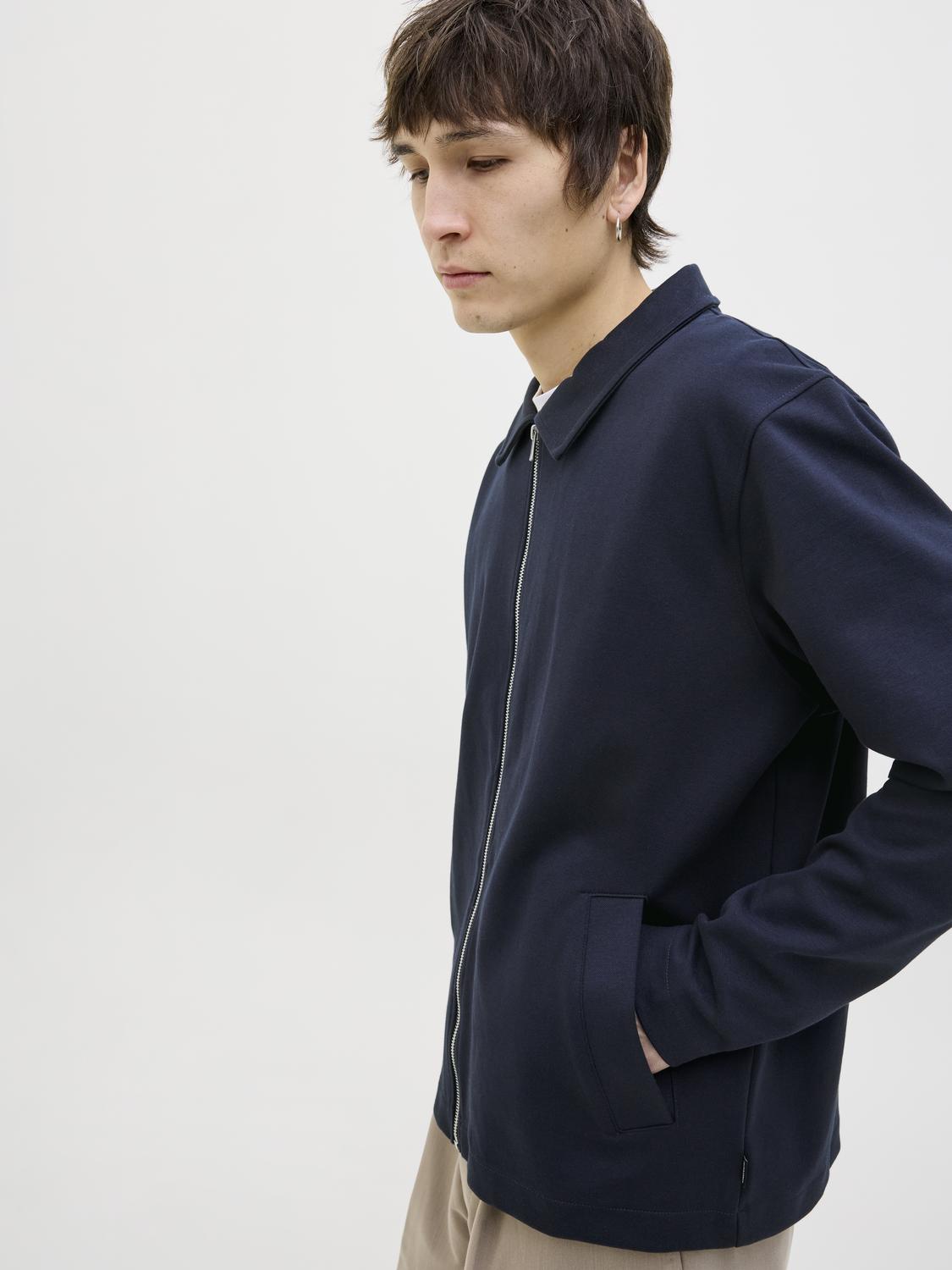 model_shot-creative