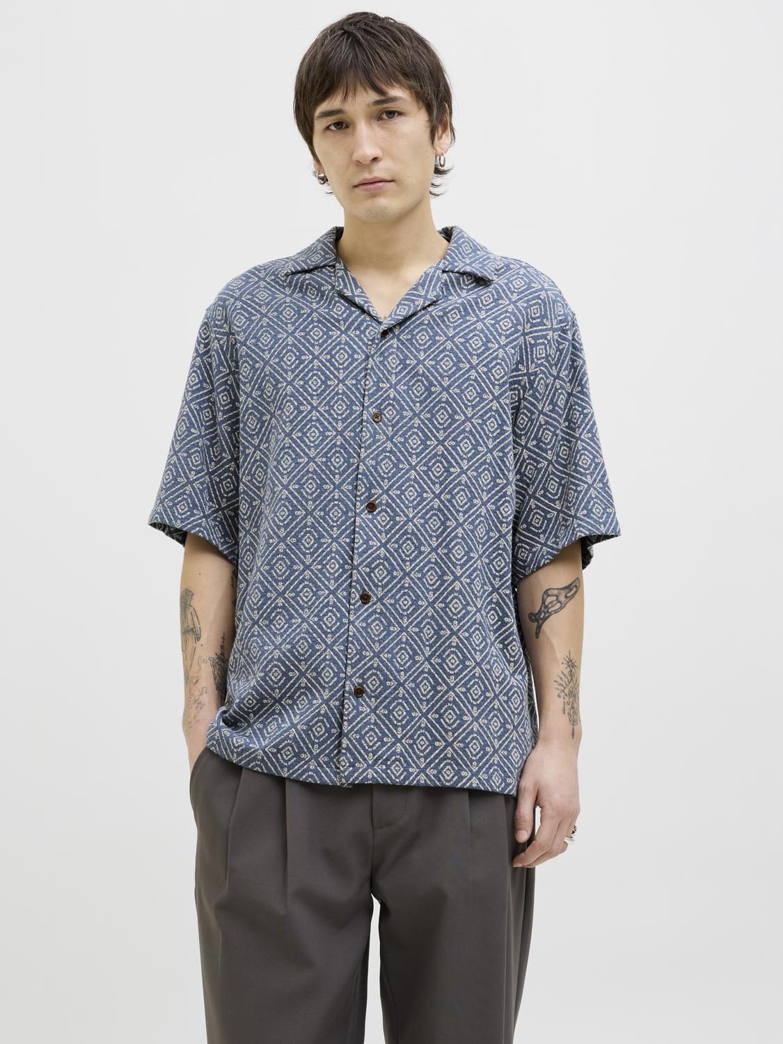 model_shot-front