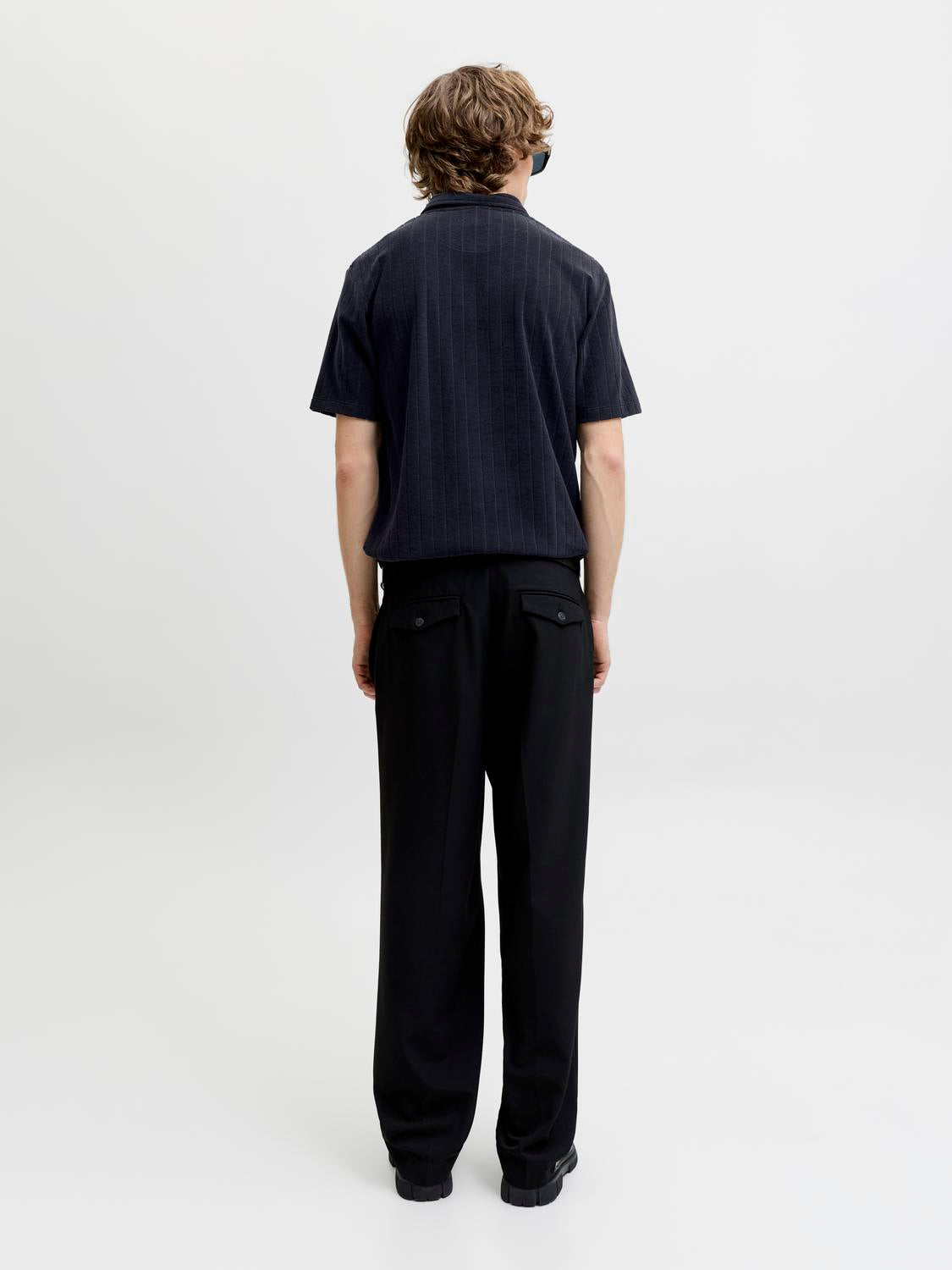 model_shot-back