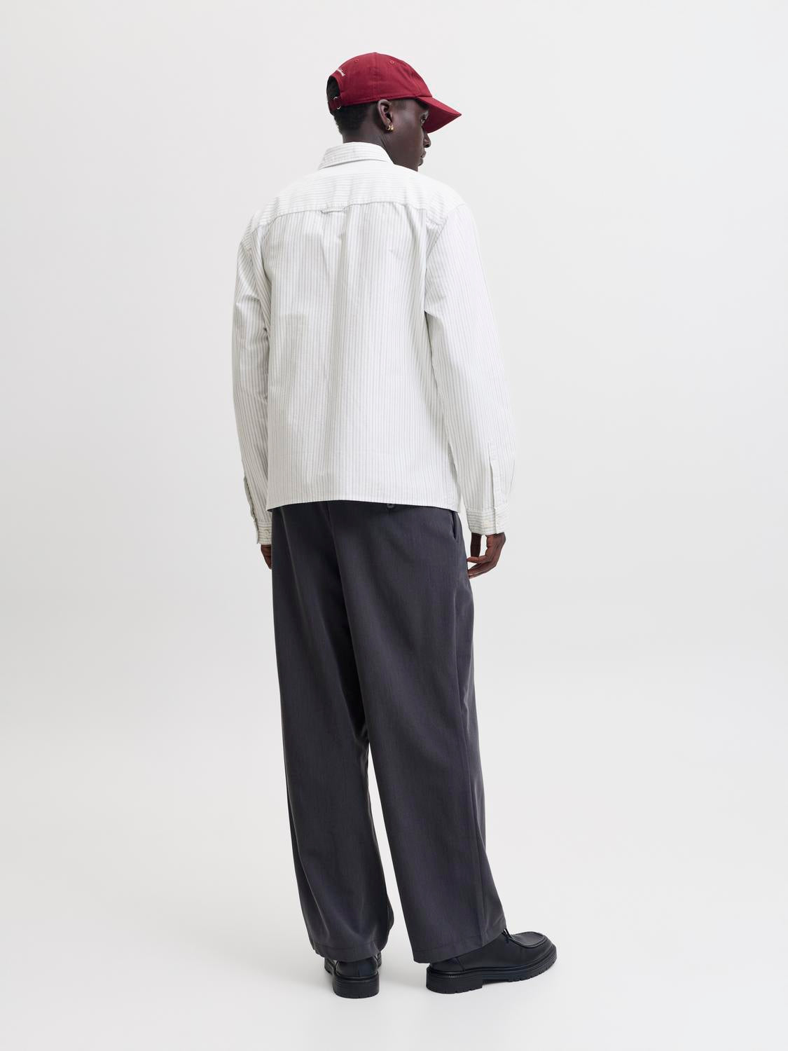 model_shot-back