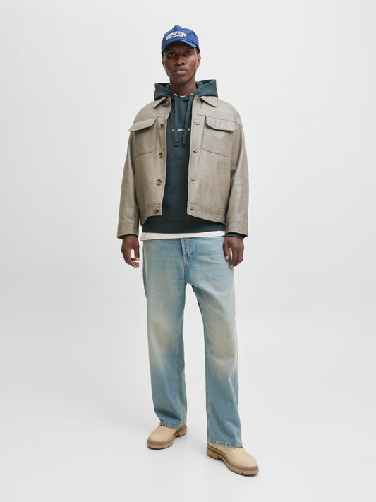 model_shot-front_full