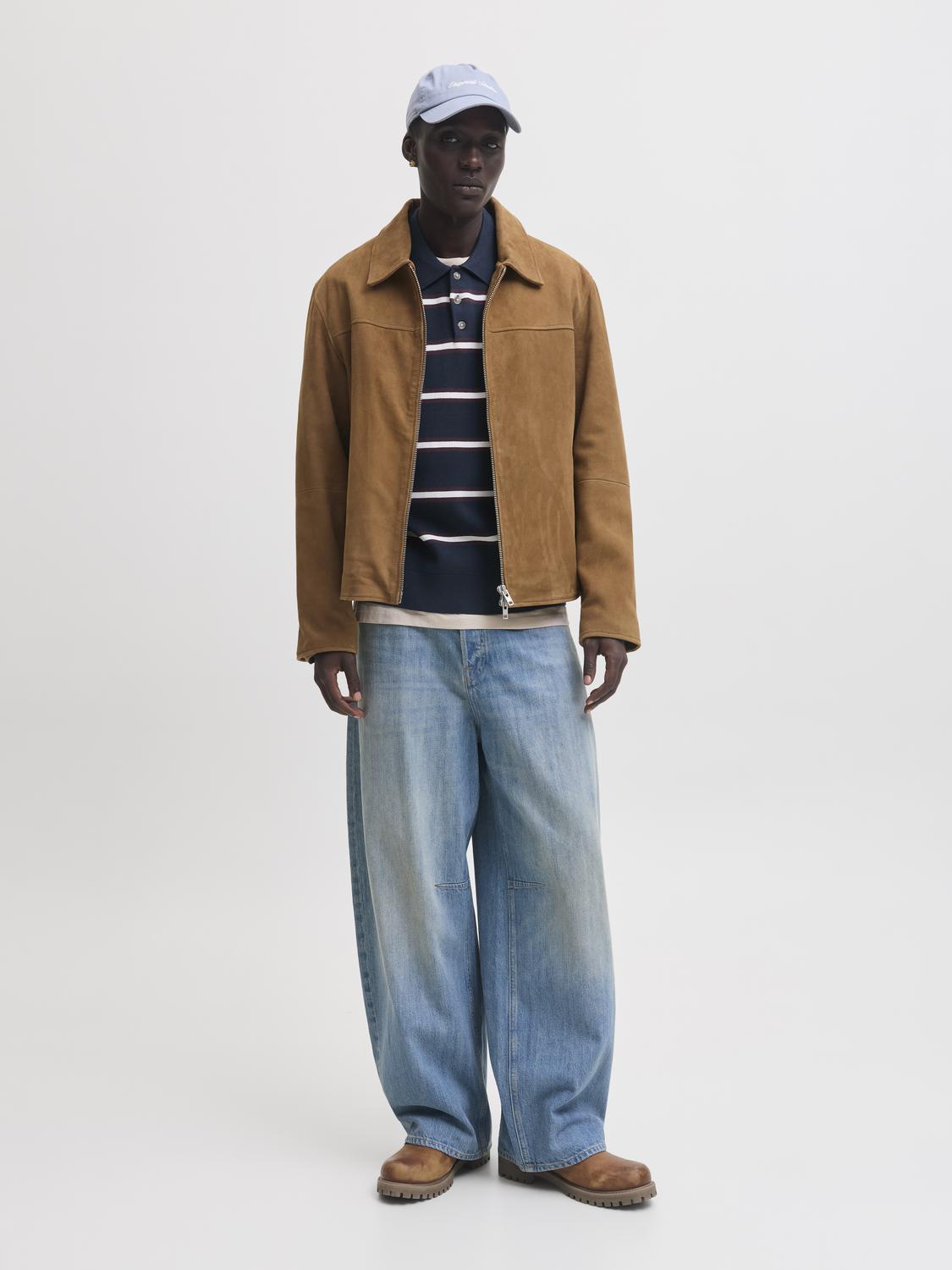 model_shot-front_full