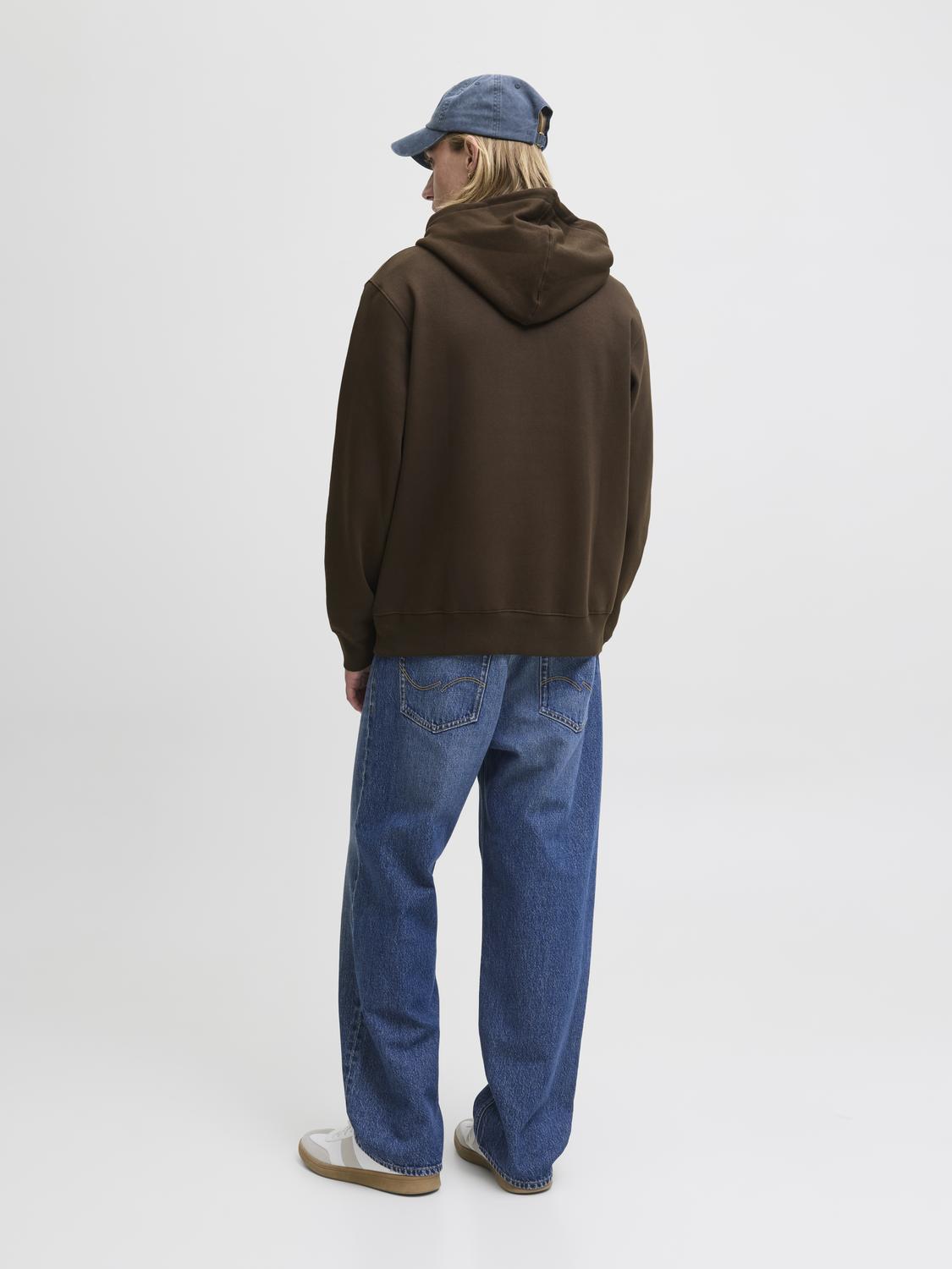 model_shot-back