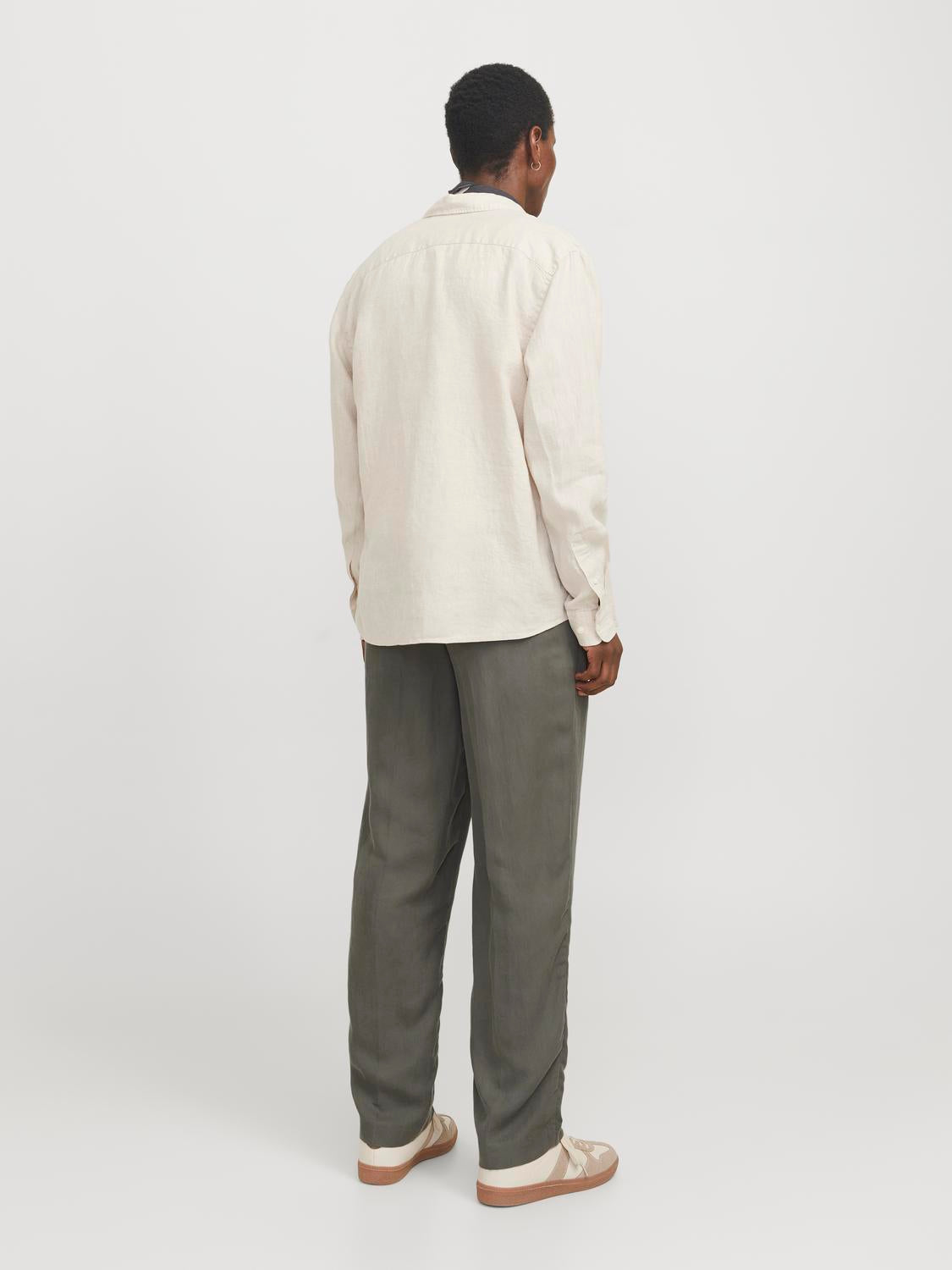 model_shot-back