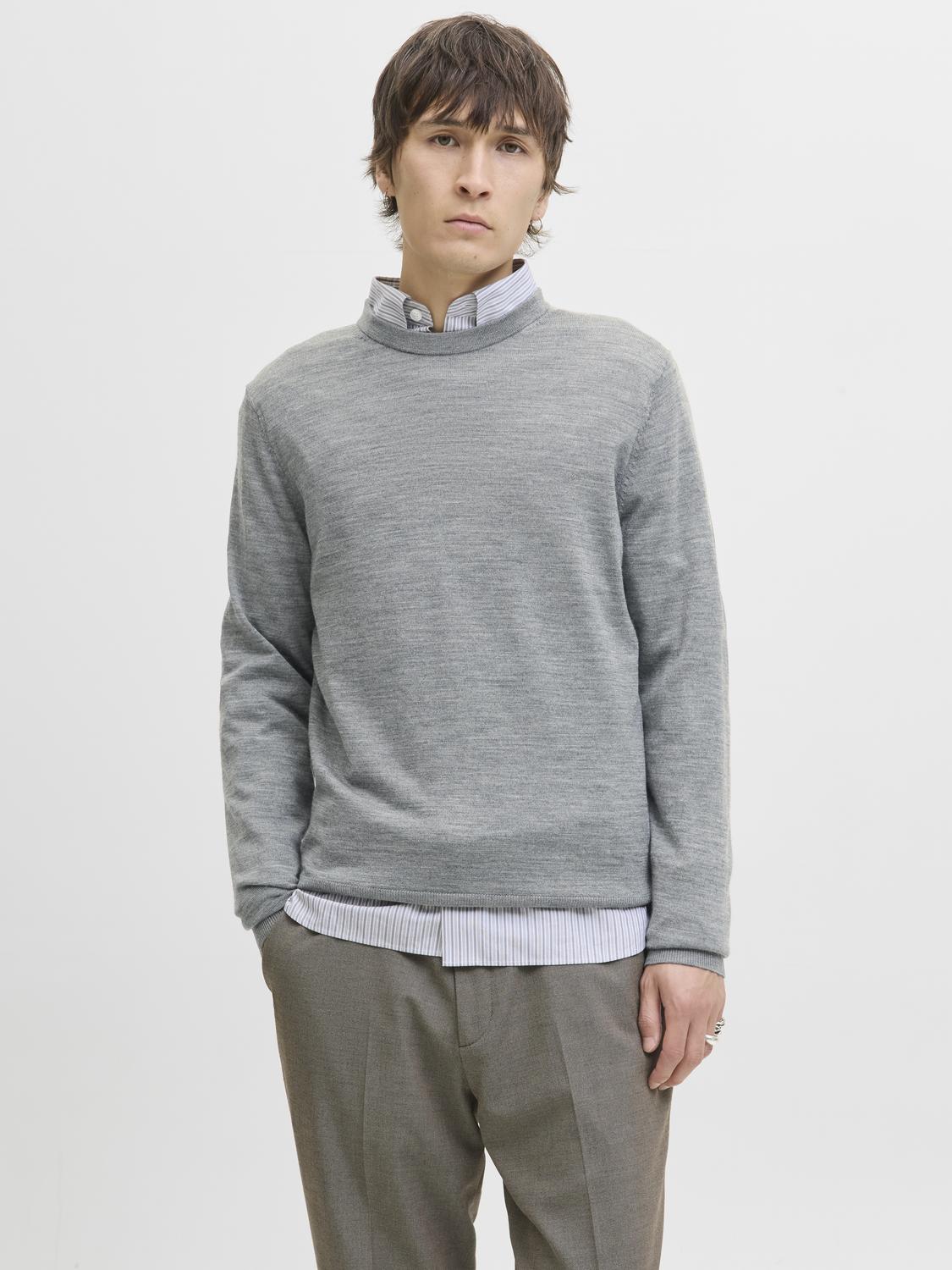 model_shot-front