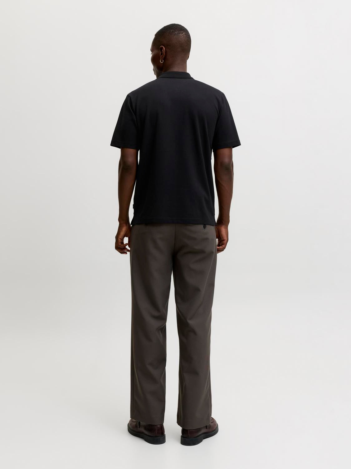model_shot-back