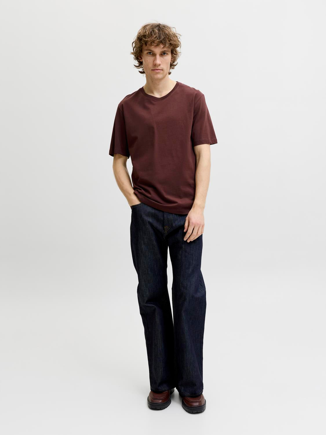 model_shot-front_full