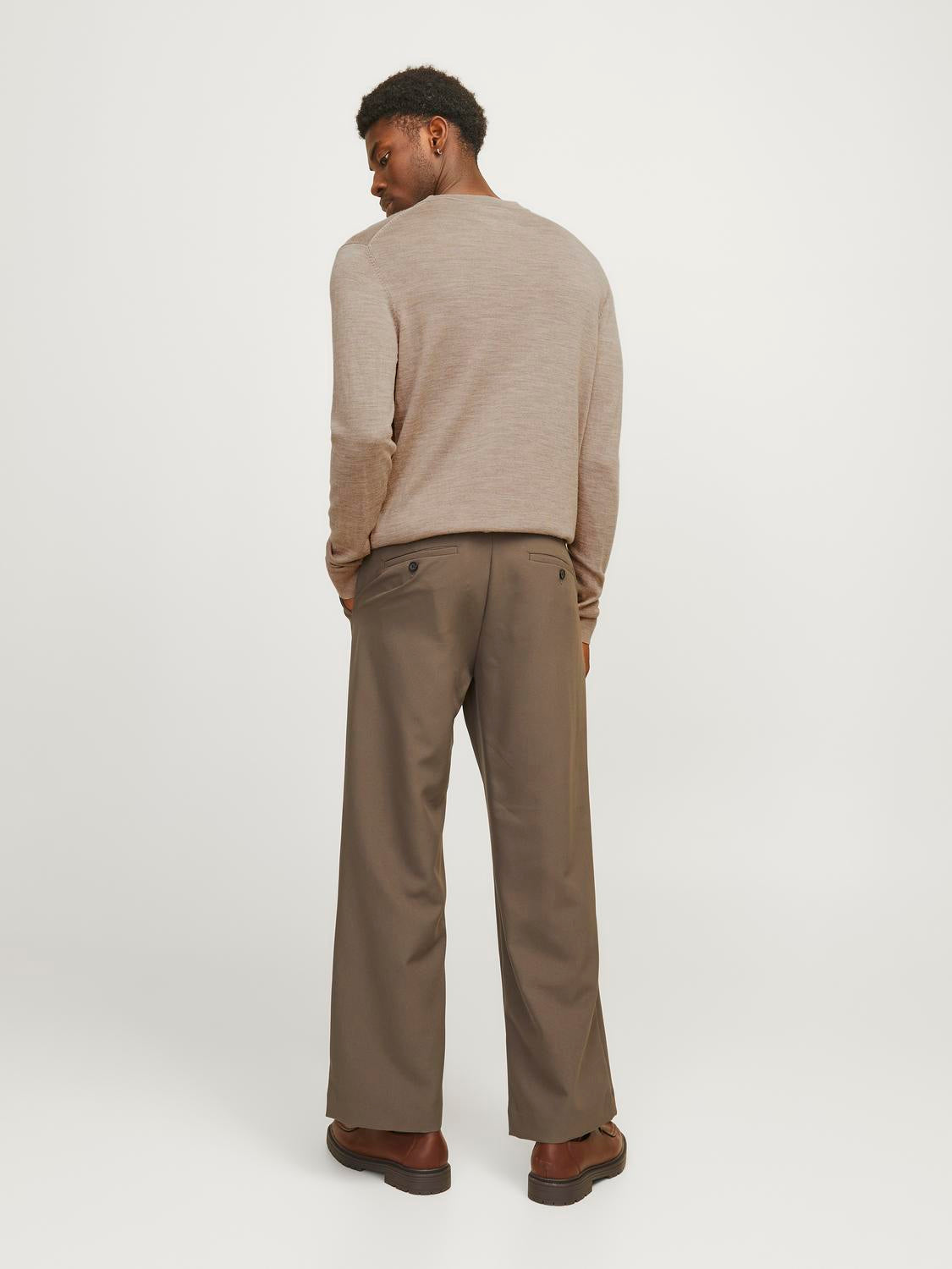 model_shot-back
