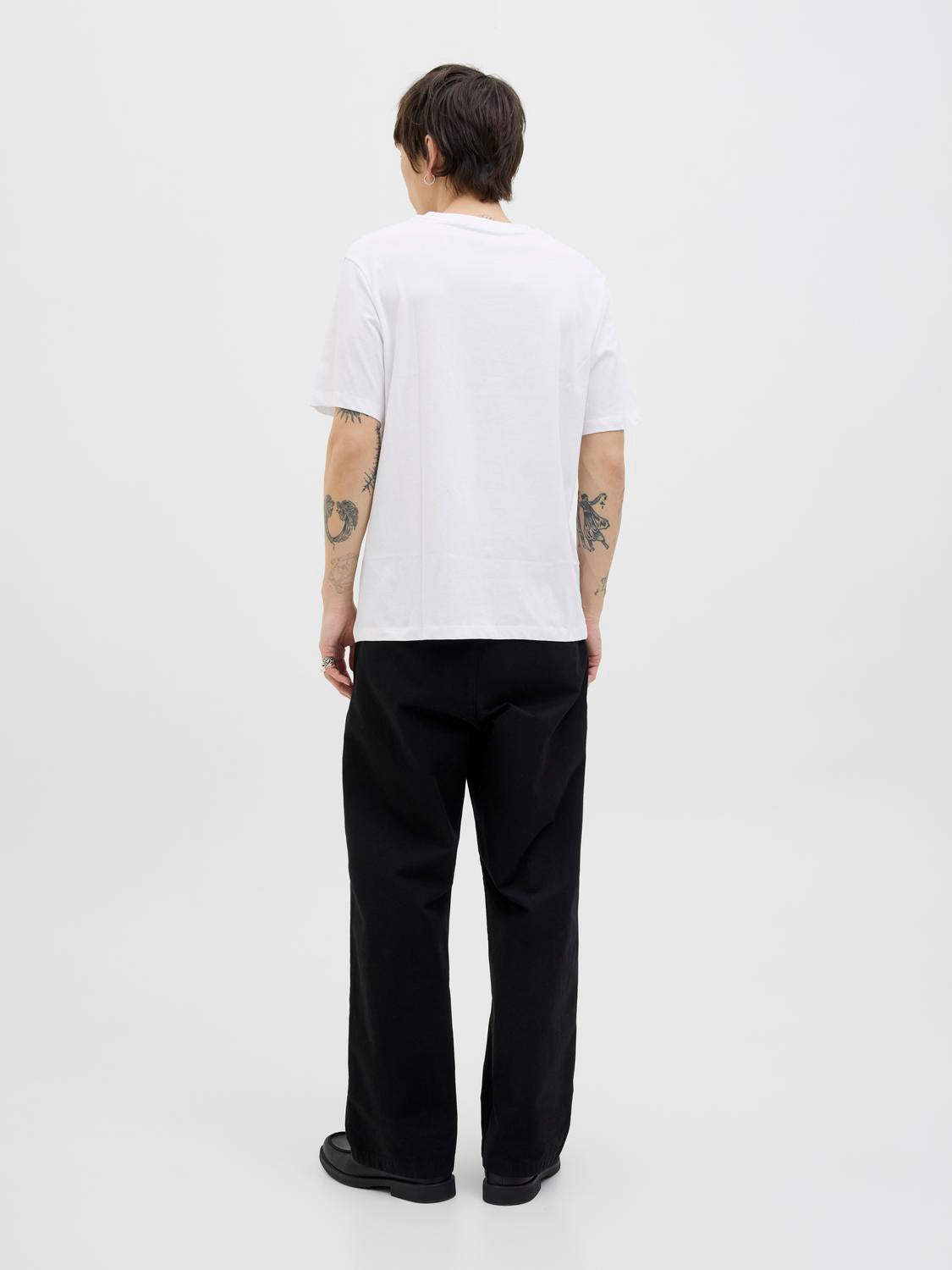 model_shot-back
