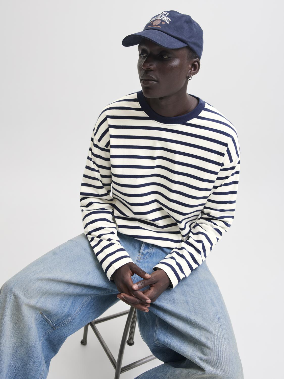 model_shot-creative