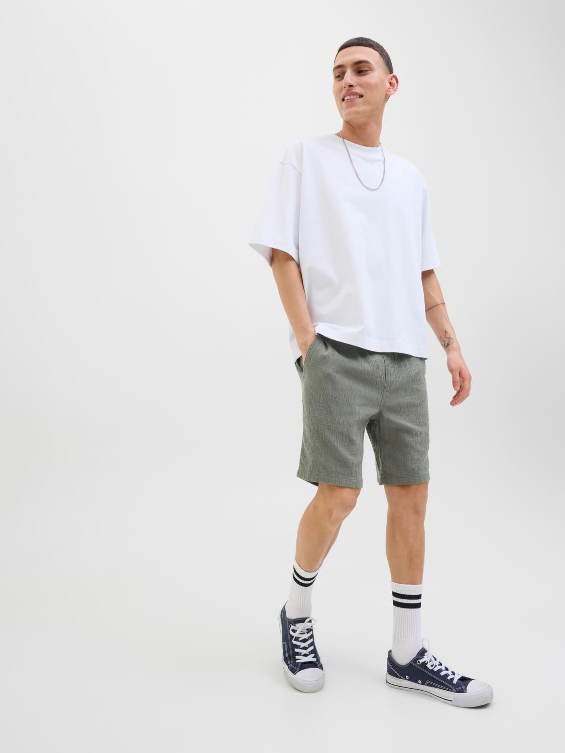model_shot-creative