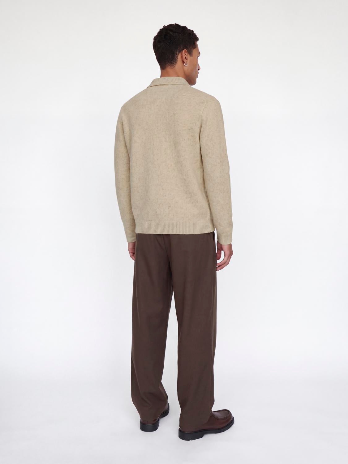 model_shot-back