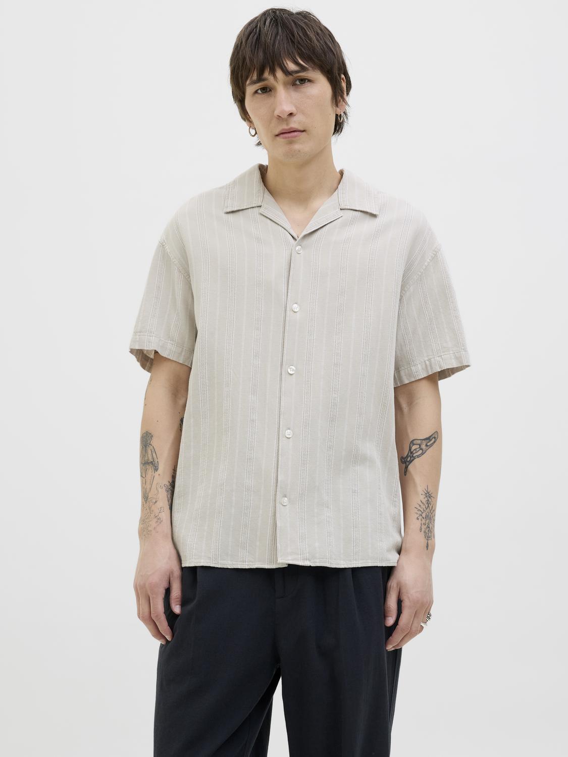 model_shot-front