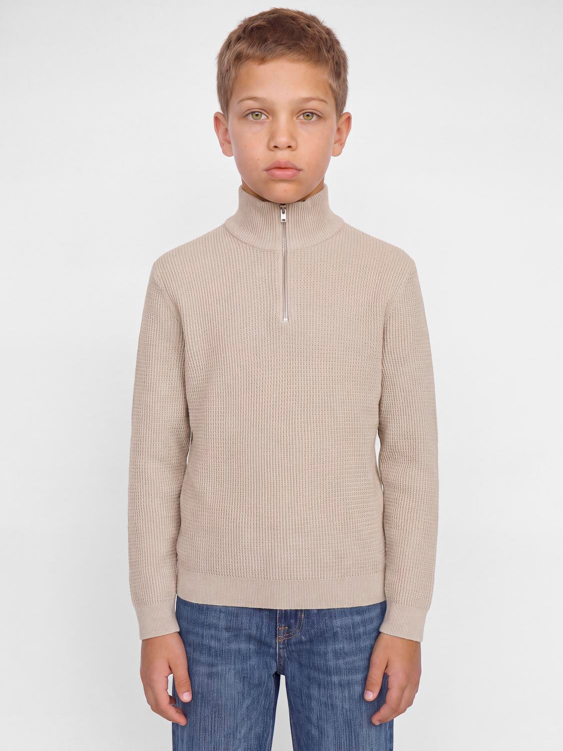 model_shot-front