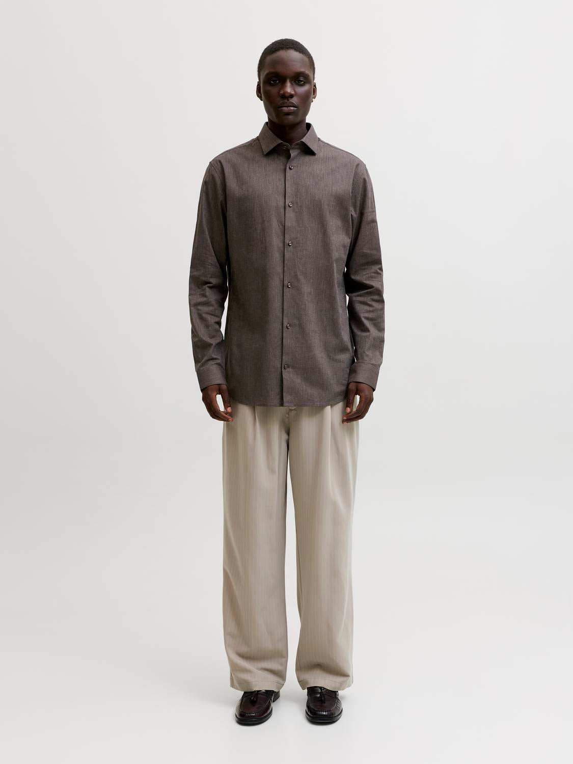 model_shot-front_full