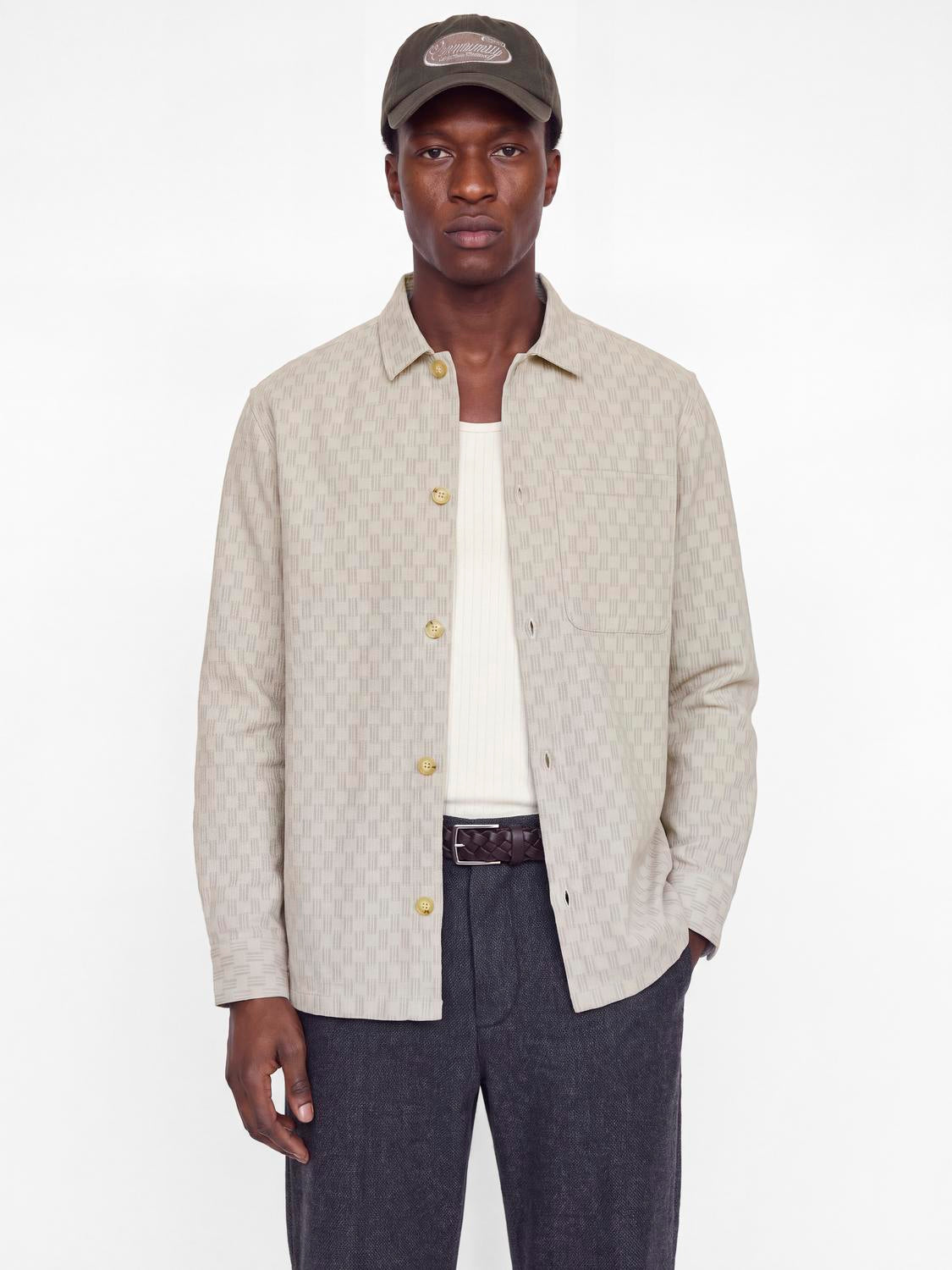 model_shot-front