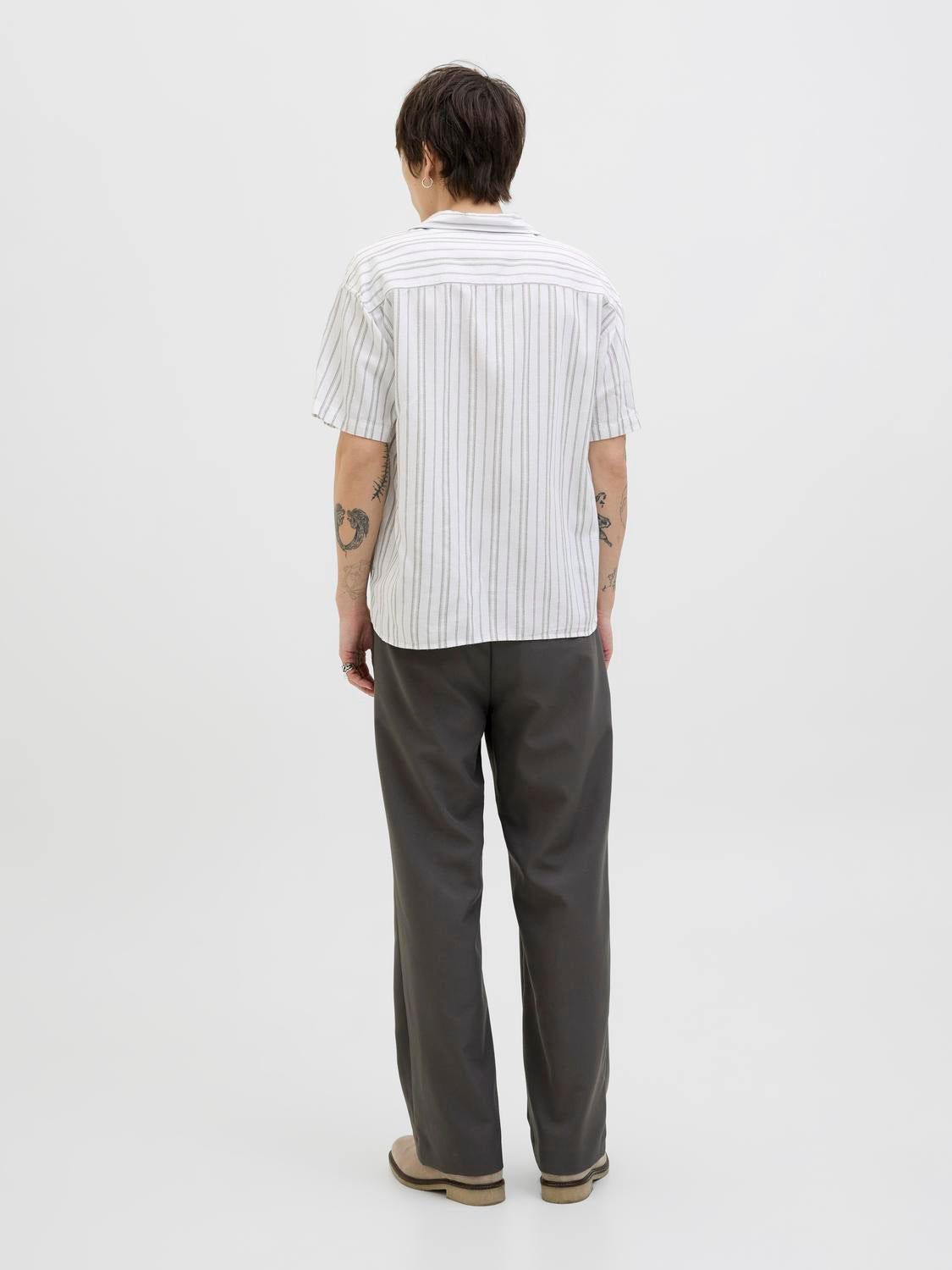 model_shot-back