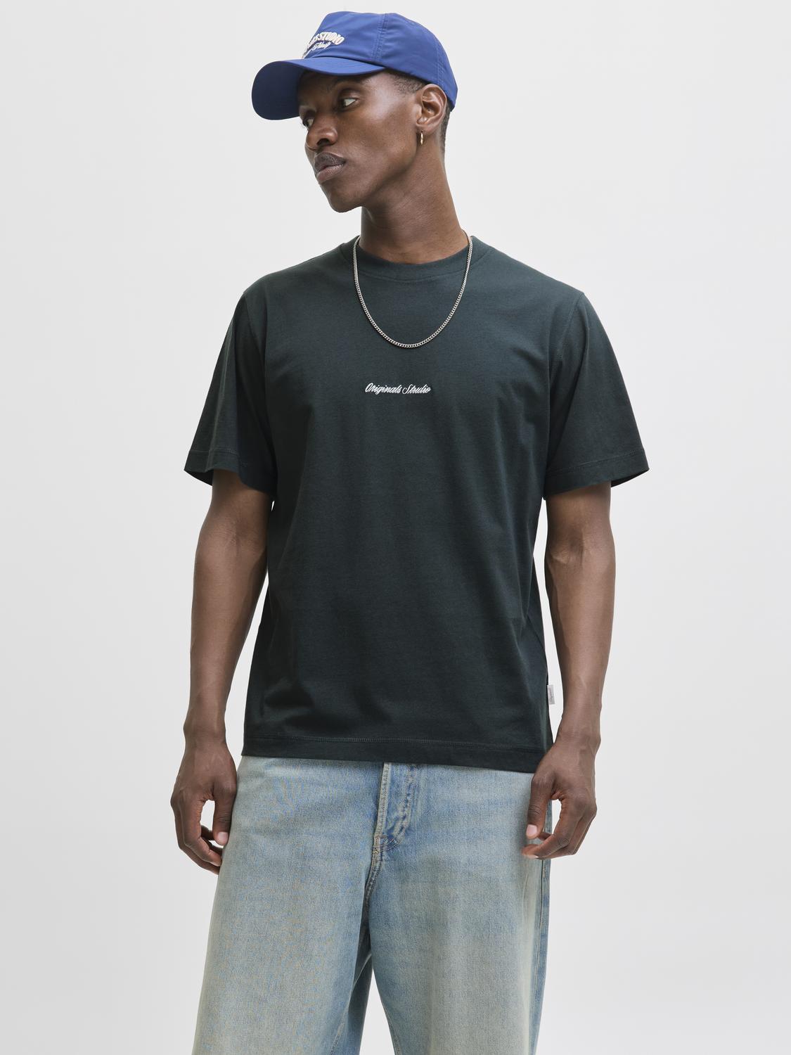 model_shot-front