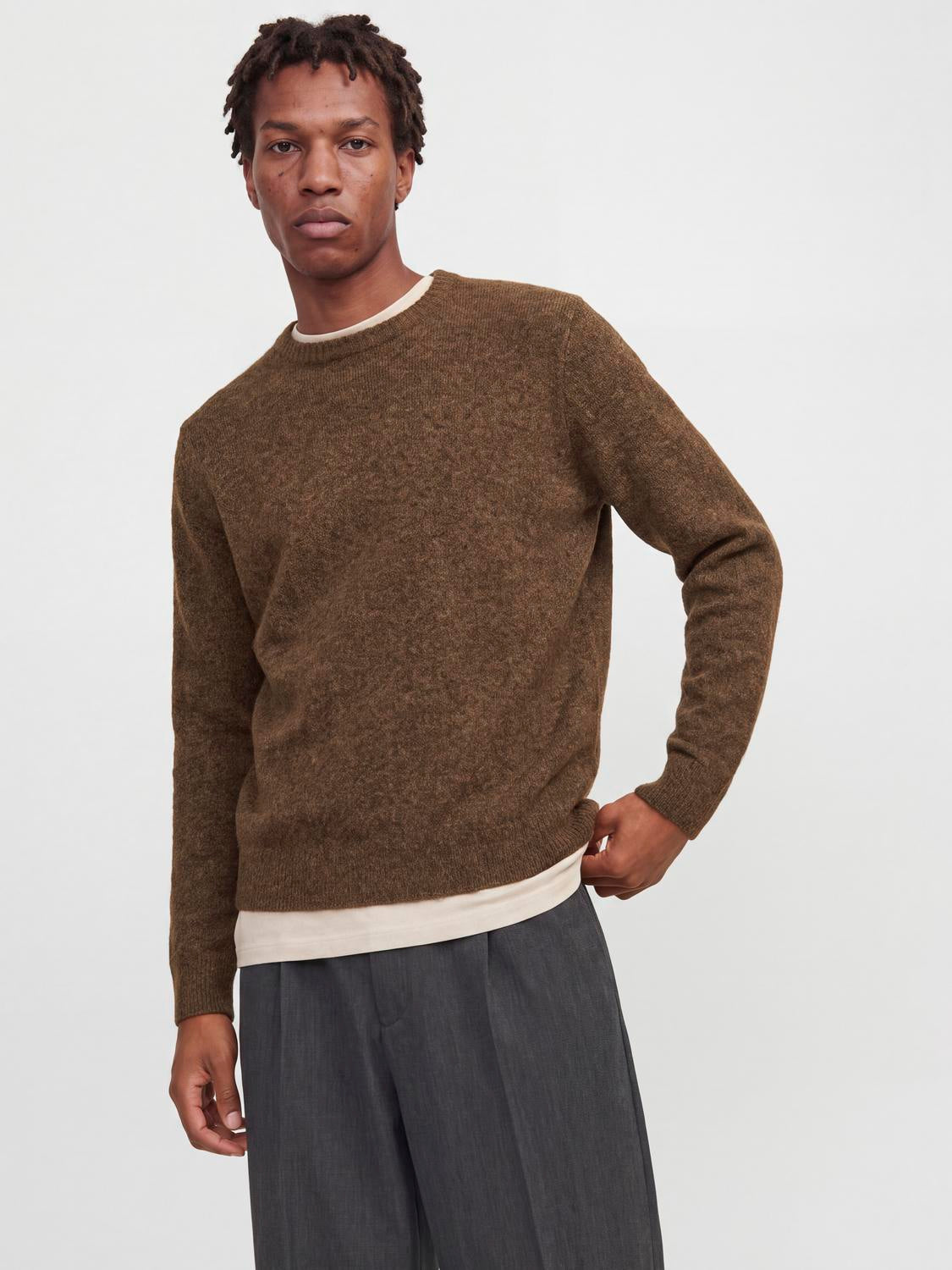 model_shot-front