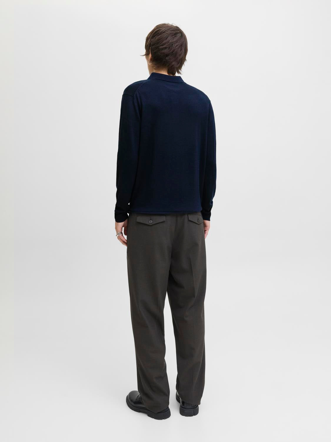 model_shot-back