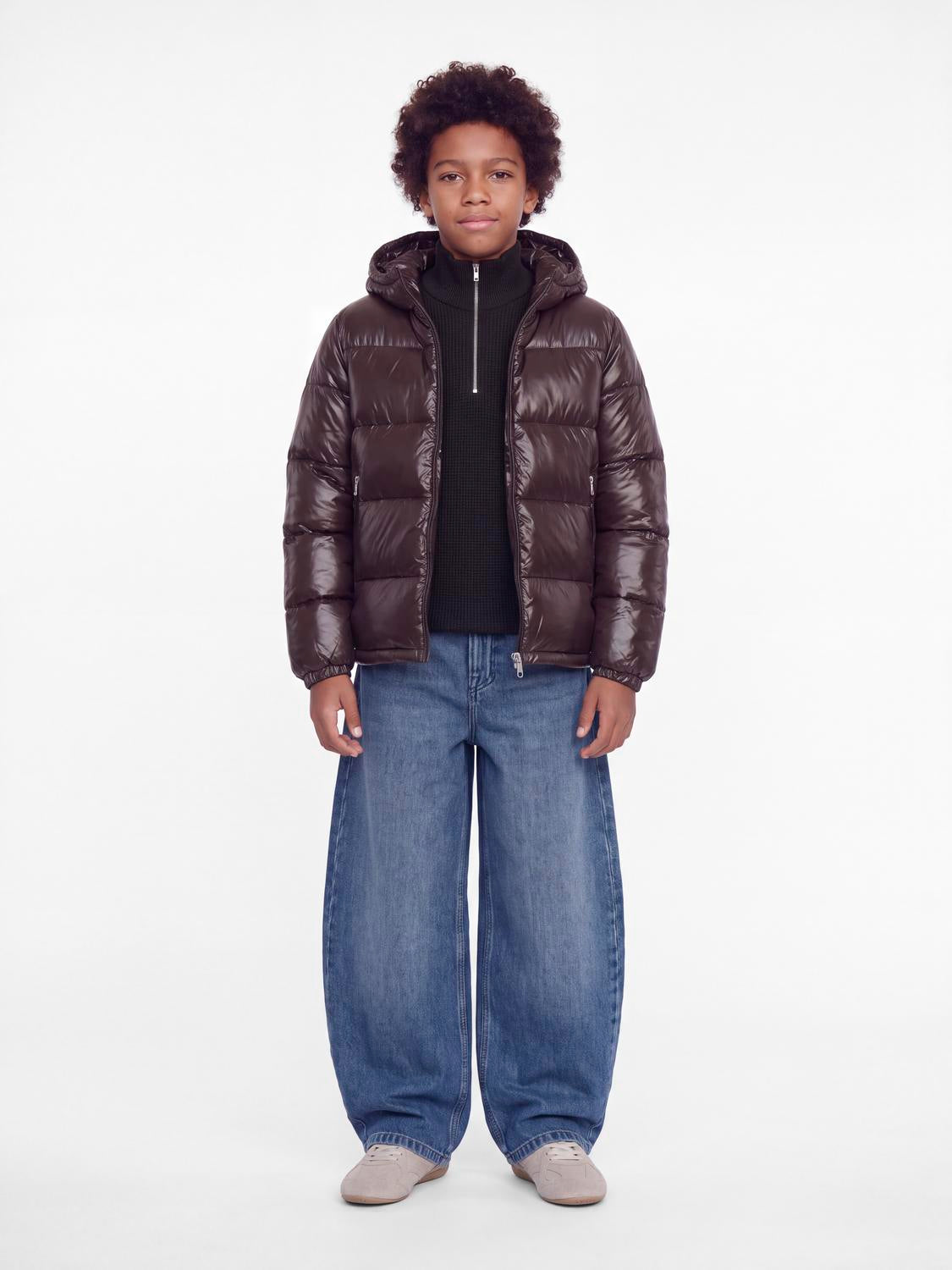 model_shot-front_full