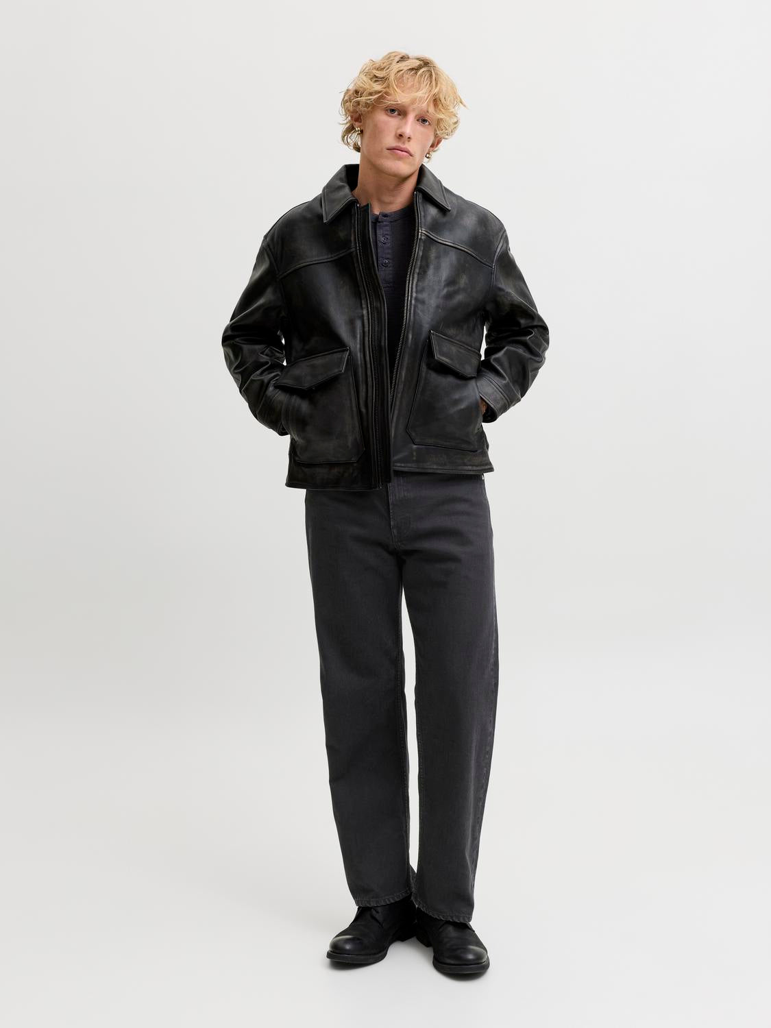 model_shot-front_full