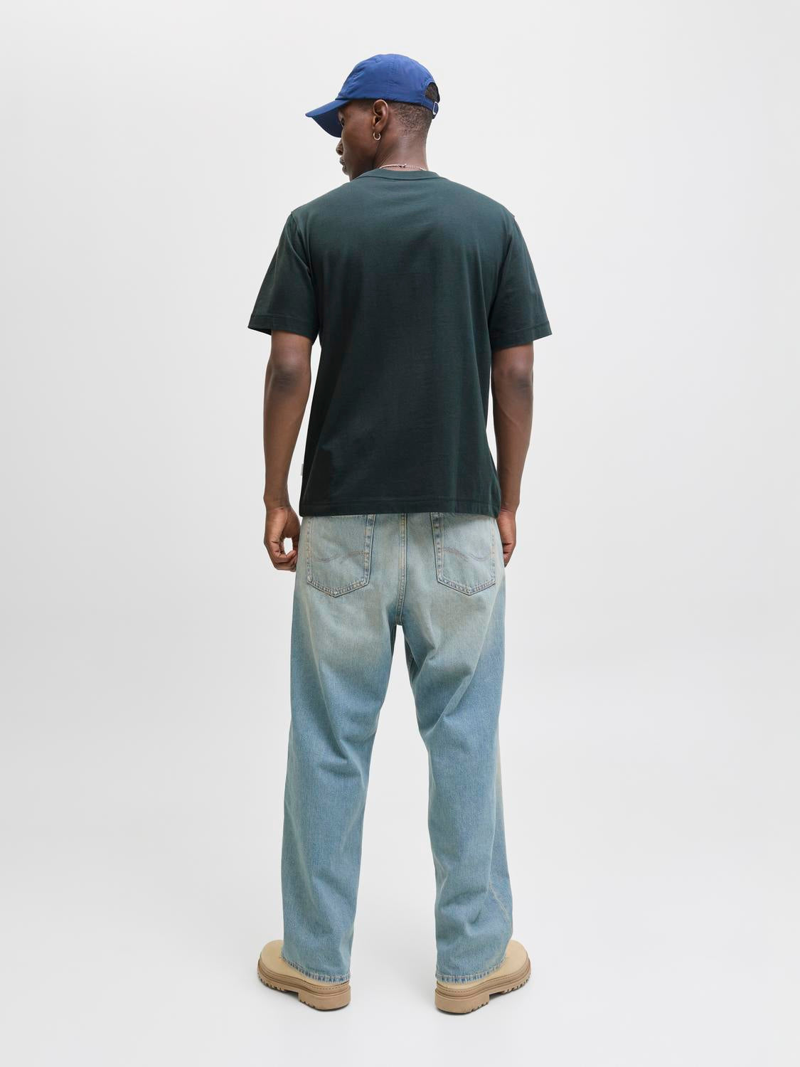 model_shot-back