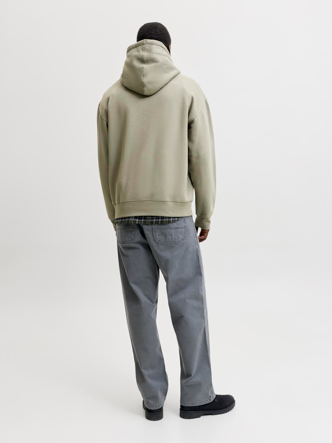 model_shot-back
