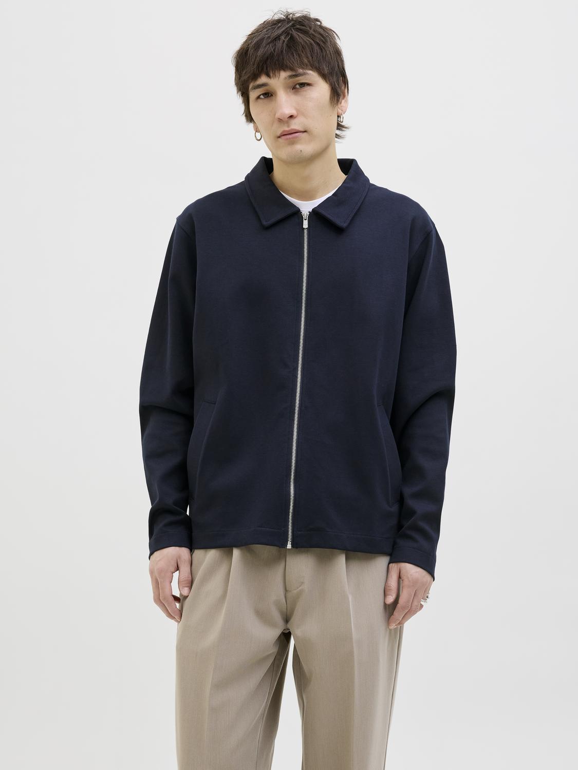 model_shot-front