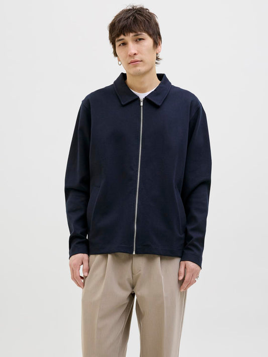 model_shot-front