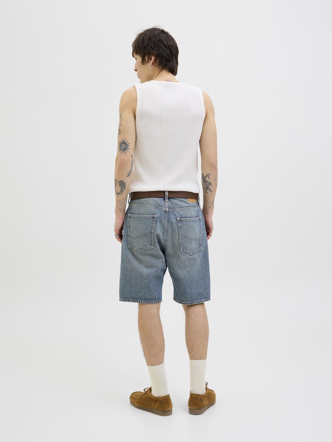 model_shot-back
