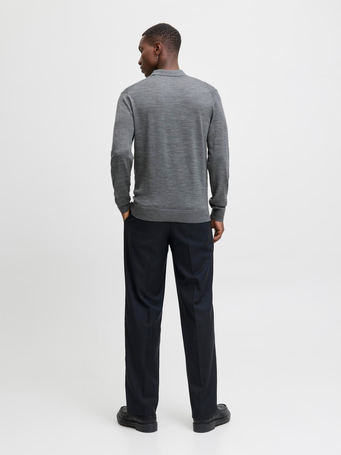 model_shot-back